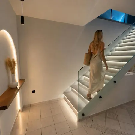 Estia Luxury & *