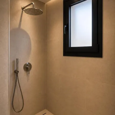 Estia Luxury & *