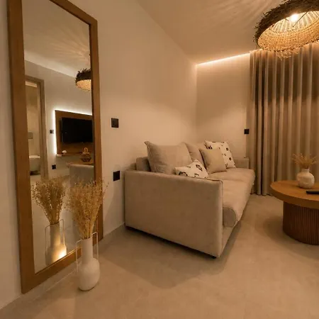 Estia Luxury & *