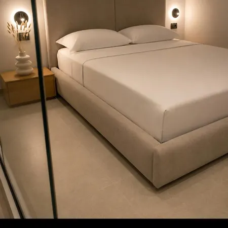 Estia Luxury & *