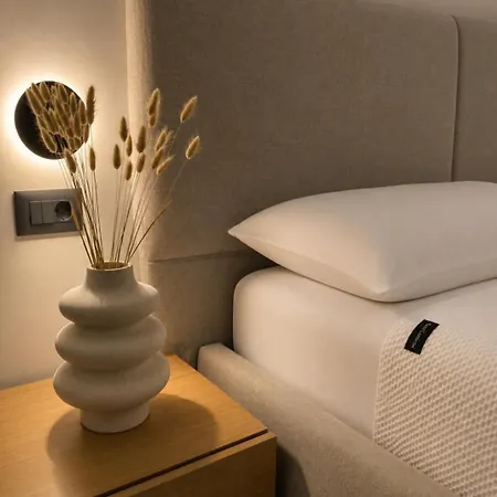 Estia Luxury & *